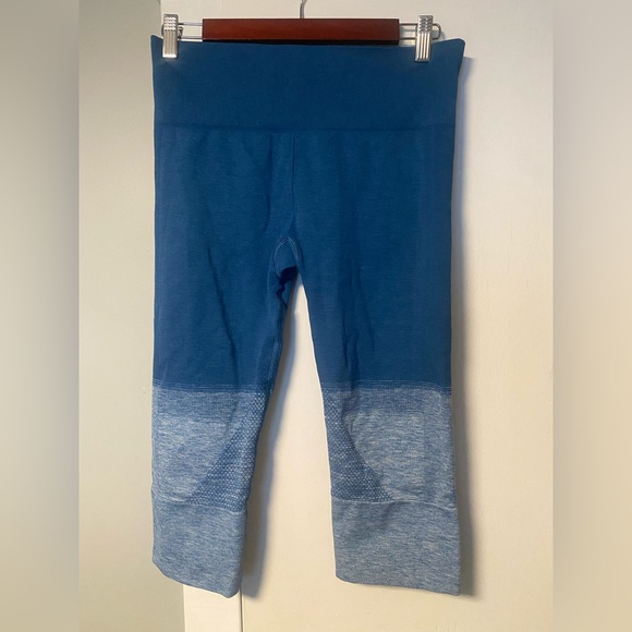 Lululemon seemlessly street crops size 8 - Picture 1 of 4